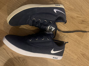 Nike размер 38 (5 фото из 7)