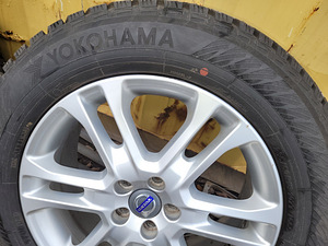 Продам оригинальные VOLVO диски вместе с шинами (3 фото из 4)
