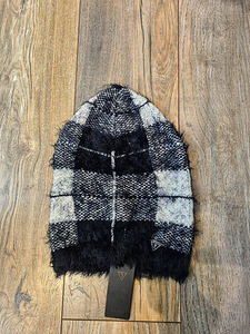 Новая шапка GUESS. (1 фото из 3)