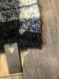 Новая шапка GUESS. (2 фото из 3)
