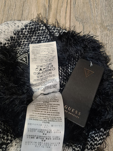 Новая шапка GUESS. (3 фото из 3)