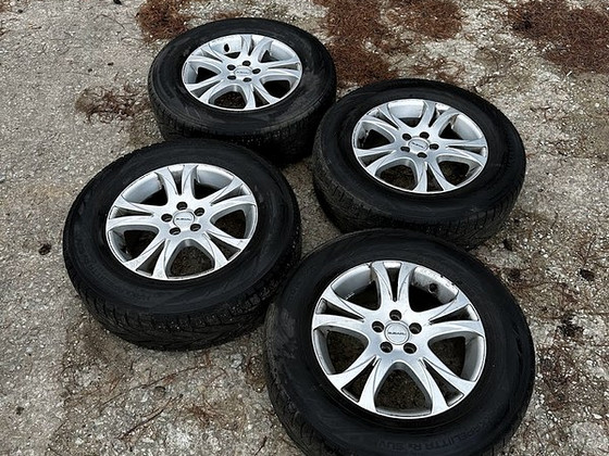 Зимняя резина ламель и 16 диски на Subaru