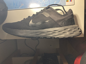 Продам беговые кроссовки Nike. (1 фото из 4)
