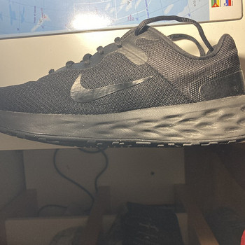 Продам беговые кроссовки Nike.