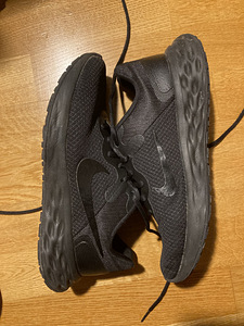 Продам беговые кроссовки Nike. (3 фото из 4)
