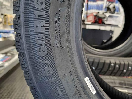 Новая шипованная резина 215/60R16