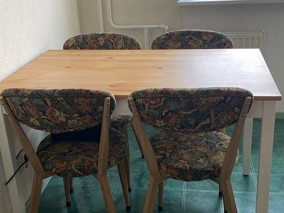 Söögilaud ja toolid