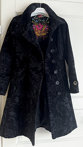 Desigual mantel (3 foto / 3)