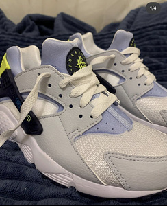 Nike ХУАРАЧЕ (1 фото из 3)