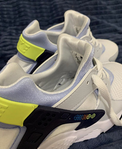 Nike ХУАРАЧЕ (3 фото из 3)