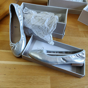 Soodustus: 34€ Uued hõbedased baleriinad Ainulaadne paar (7 foto / 8)