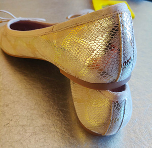 Soodustus: 30€ Uued kuldsedsed baleriinad Ainulaadne paar (9 foto / 10)