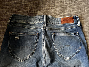 Teksad Tommy Hilfiger (2 foto / 3)