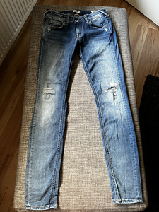 Teksad Tommy Hilfiger (1 foto / 3)