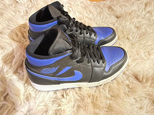 Nike Jordan 1 Mid Black Hyper Royale № 42 (1 фото из 3)