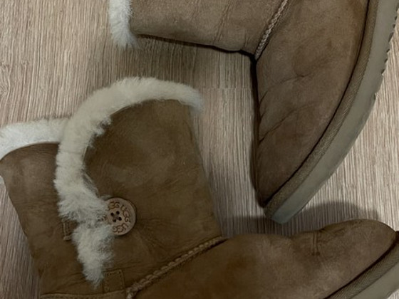 Ugg