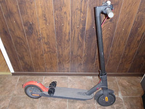 Самокат Xiaomi Mi Electric Scooter (2 фото из 8)
