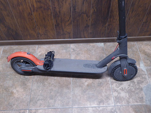 Самокат Xiaomi Mi Electric Scooter (4 фото из 8)