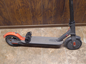 Самокат Xiaomi Mi Electric Scooter (6 фото из 8)