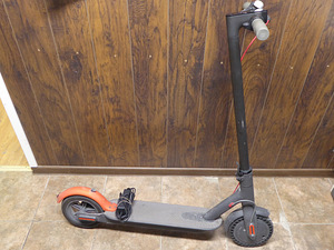Самокат Xiaomi Mi Electric Scooter (7 фото из 8)