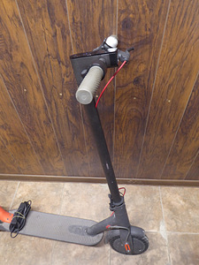 Самокат Xiaomi Mi Electric Scooter (8 фото из 8)