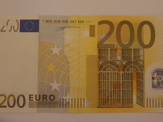 200 euro pangatäht