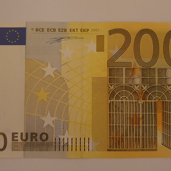 Банкнота 200 евро