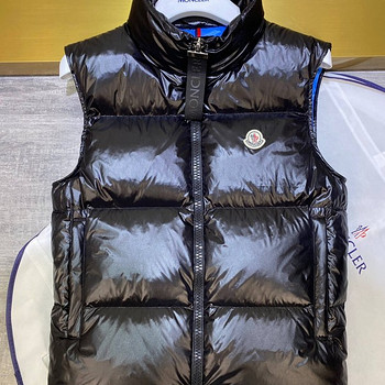 Новые жилетки Moncler
