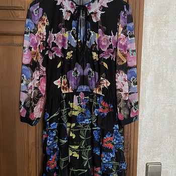 Desigual kleit