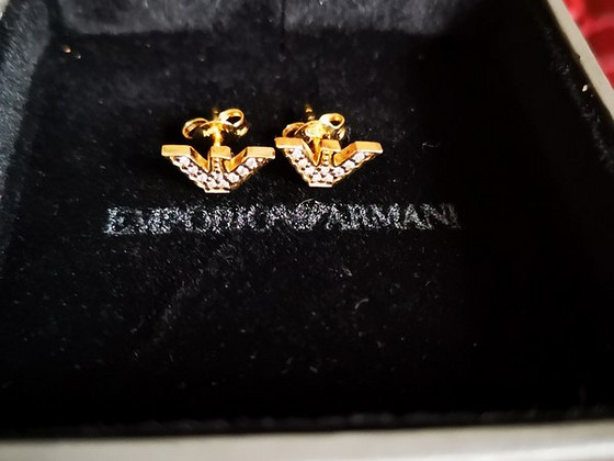 Armani kõrvarõngad!