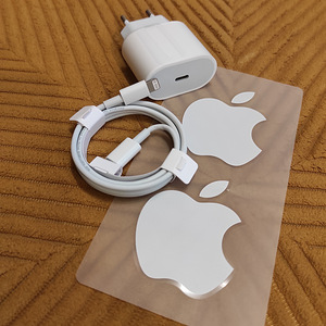 Новое быстрое зарядное устройство Apple iPhone мощностью 20 (2 фото из 4)