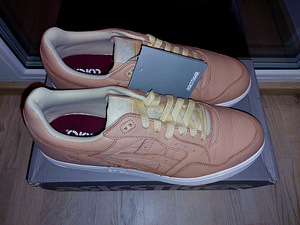 Новые кроссовки ASICS GEL (3 фото из 5)