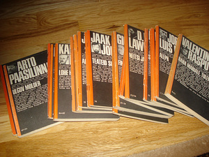 Книги (6 фото из 9)
