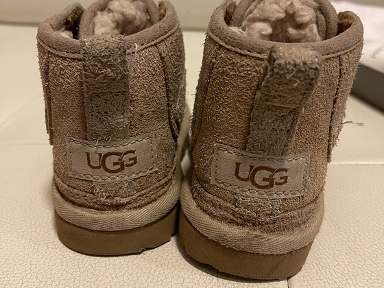 Ugg laste