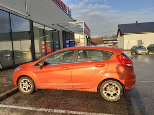 Ford Fiesta 2011 (1 foto / 7)