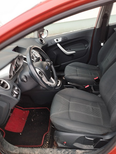 Ford Fiesta 2011 (6 foto / 7)