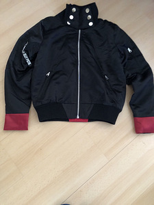 Женский бомбер (3 фото из 6)