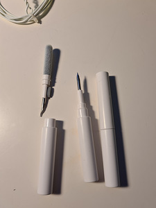 Kõrvaklappide puhastushari 3-ühes airpods pro 1, 2, 3 (1 foto / 3)