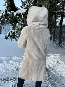 Naaritsa kasukas (3 foto / 3)