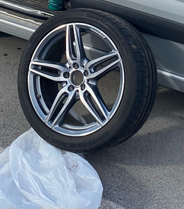 Rehvid velgedel Mercedes-Benz AMG 245/40 R19 ORIGINAL (3 foto / 5)