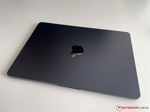UUS MacBook Air Midnight M2 8/256GB (2 foto / 3)