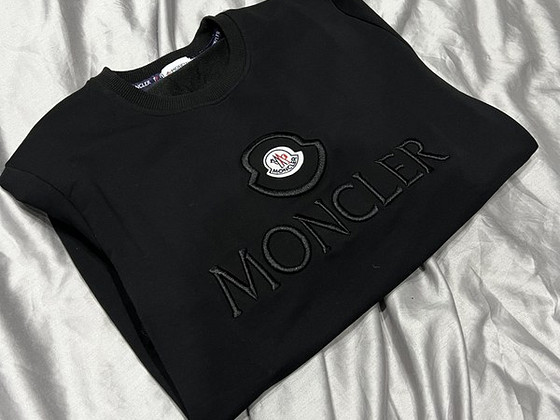 Moncler pusa