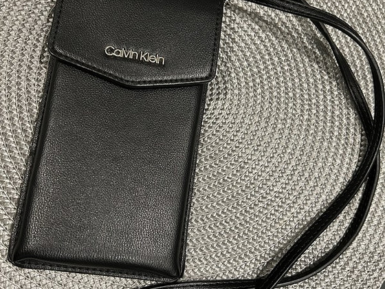 Новая оригинальная сумочка СК для смартфона.