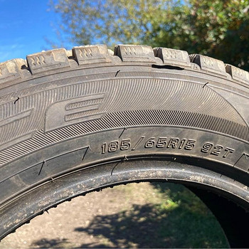 Продам шипованную резину 185/65r15 Falkens