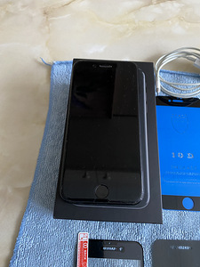 iPhone 7 Jet Black 128GB (1 foto / 8)