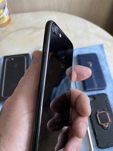 iPhone 7 Jet Black 128GB (2 foto / 8)