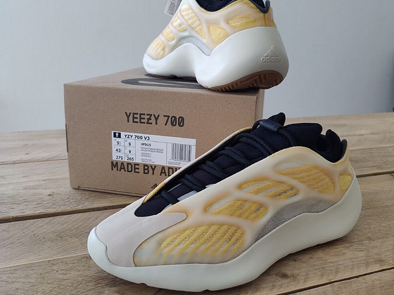 Adidas Yeezy Boost 700 V3 Mono Safflower EU 43⅓