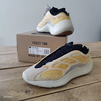 Adidas Yeezy Boost 700 V3 Mono Safflower EU 43⅓