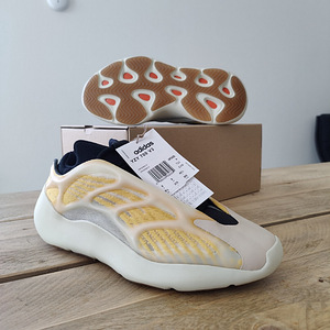 Adidas Yeezy Boost 700 V3 Mono Safflower EU 43⅓ (2 фото из 6)