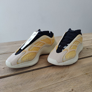 Adidas Yeezy Boost 700 V3 Mono Safflower EU 43⅓ (6 фото из 6)